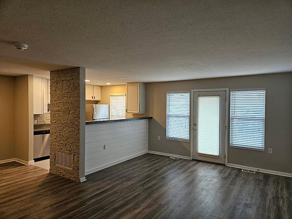 3rd image of 550 Colony Park Dr APT 101
