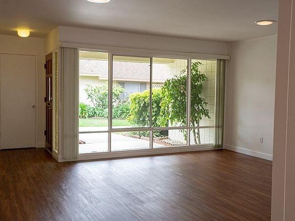 3rd image of 125 E Carmel Grn