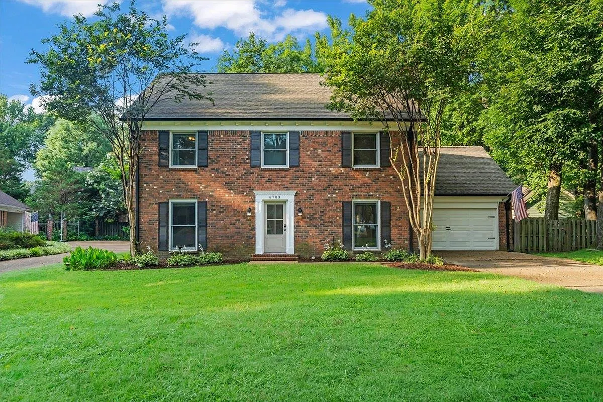 4 bed, 2.5 bath, 2379 sqft, $2,800 — Photo 1