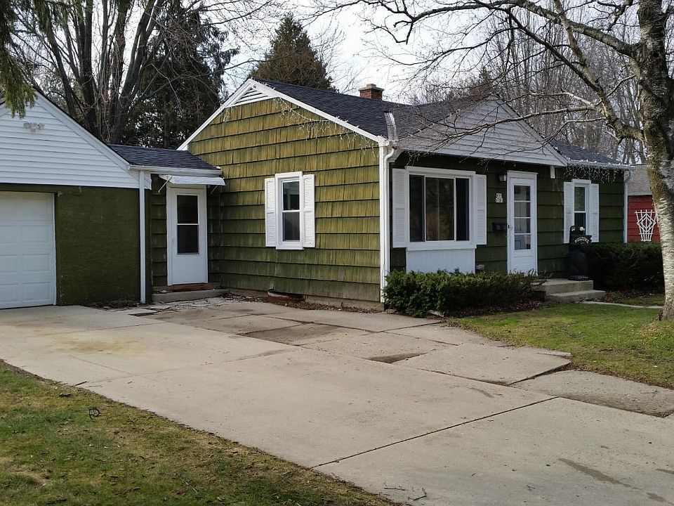 1st image of W59N783 Highwood Dr