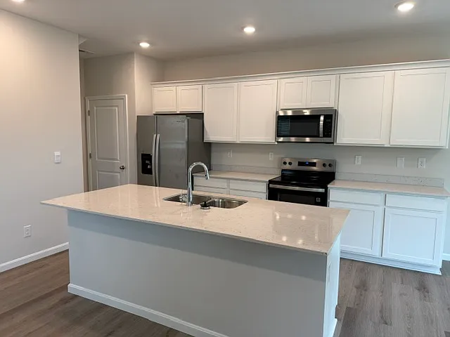 4 bed, 2.5 bath, 1953 sqft, $2,950 — Photo 4