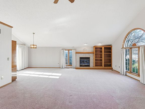 5th image of 8905 E Parkmont Dr