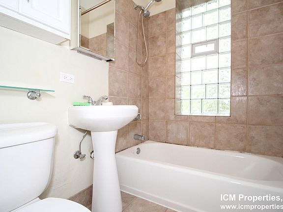 3rd image of 1210 W Waveland Ave #2N