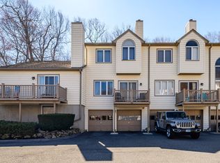 166 Old Brookfield Rd #28B2, Danbury, CT 06810