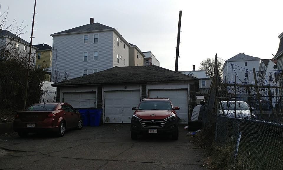 2nd image of 511 William St