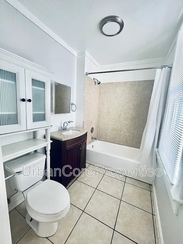 Studio, 1.0 bath, 300 sqft, $1,095 — Photo 4