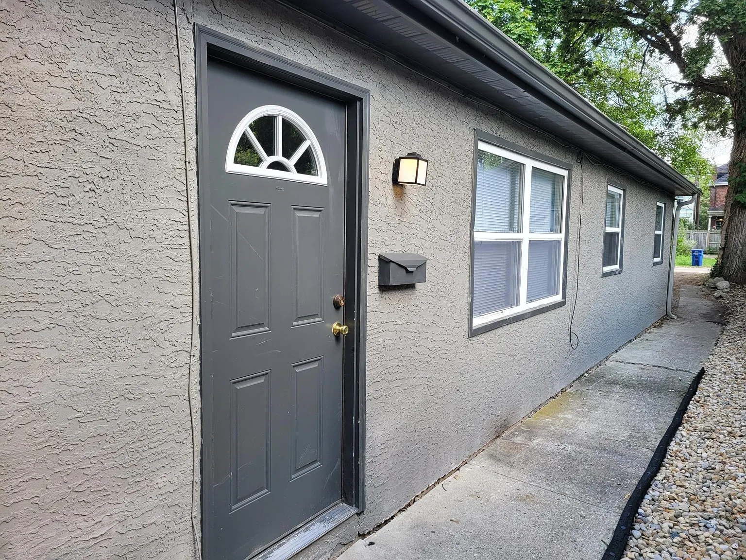 622 Oakwood Ave — Photo 2