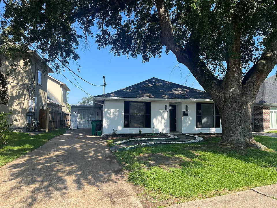 4504 Lake Villa Dr