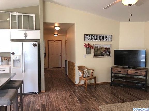 5th image of 1528 Larkspur Dr