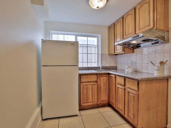 5th image of 136 Thrift St