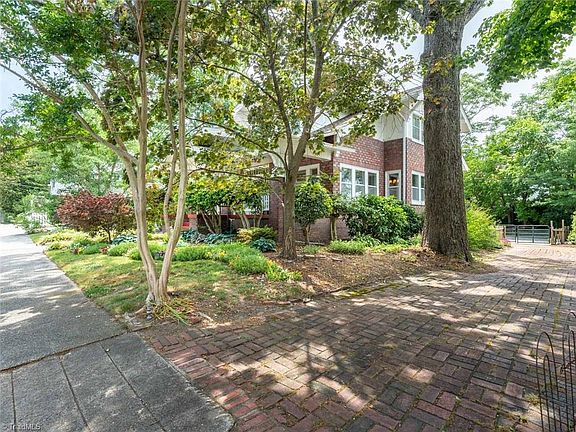 5th image of 803 Magnolia St