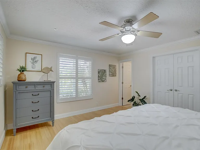 2600 N Riverside Dr — Photo 18