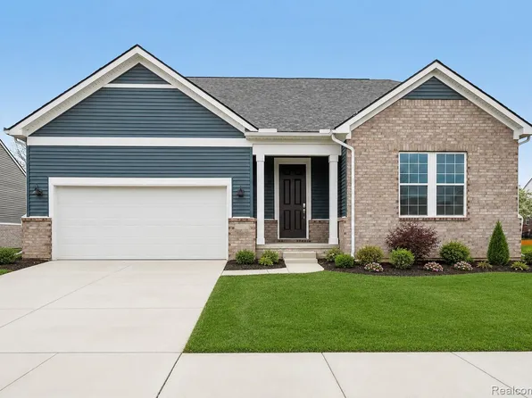 50720 Bellaire Dr, Macomb, MI 48044