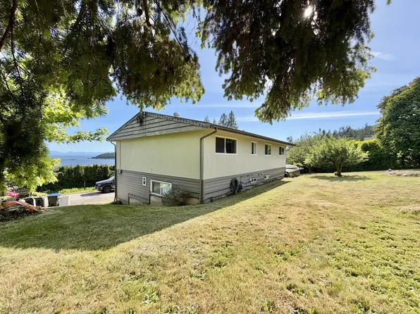 5439 Mason Rd, Sechelt, BC V7Z 0S8