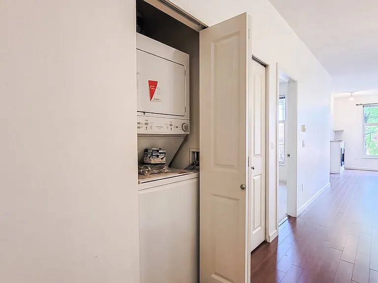 2477 Kelly Ave #213 — Photo 17