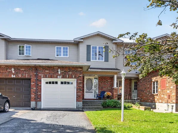 82 Whalings Cir, Ottawa, ON K2S 1S4