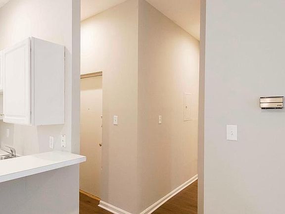 3rd image of 147 S 13th St #6