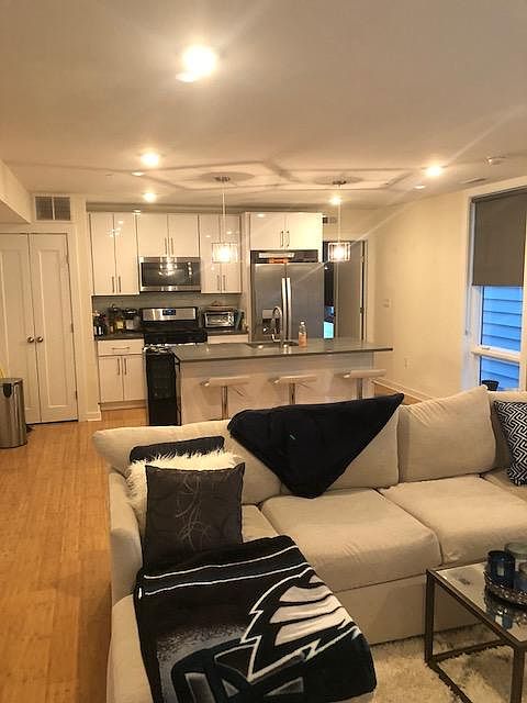 1st image of 1834 Vineyard St #7