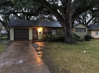 328 Caladium St, Lake Jackson, TX 77566
