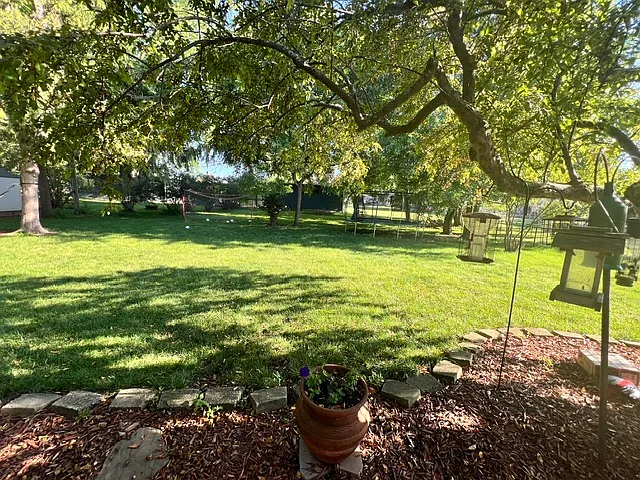 525 Meadow Ln — Photo 18