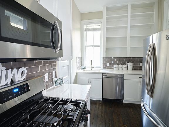 2nd image of 1609 Green St APT 1
