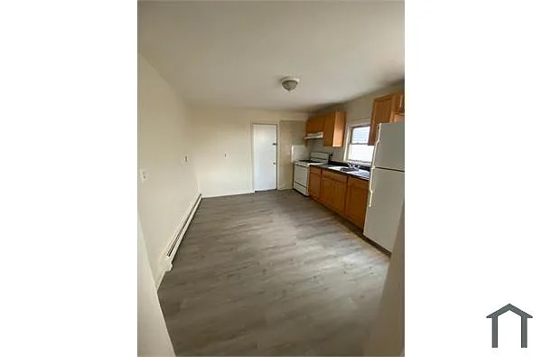 Building Photo - 94 Barnum Ave #2R