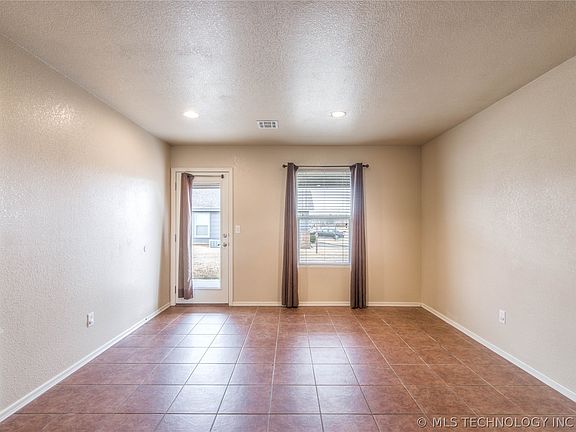4th image of 11076 N 117th East Ave