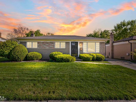 21541 Raymond St, Saint Clair Shores, MI 48082
