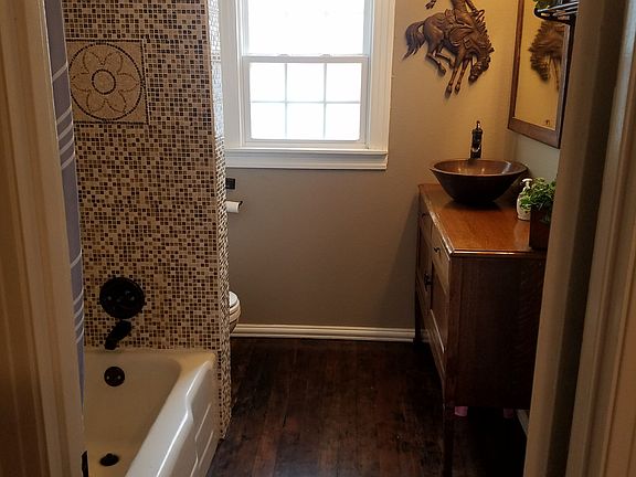 4th image of 411 N Fulton St