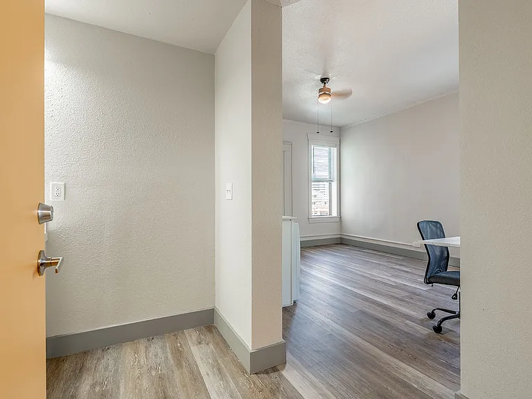 Centrally located community living. — Photo 16