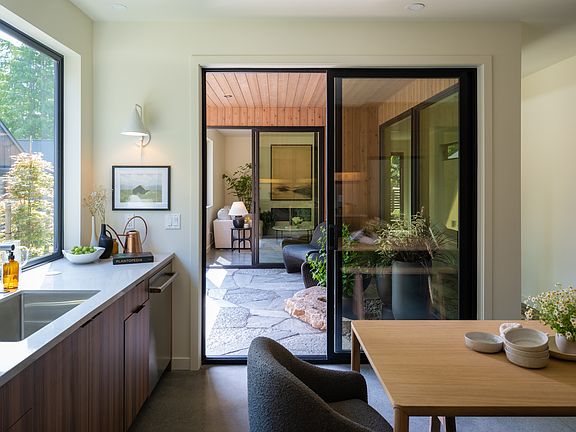 4th image of 600 Park Ave NE