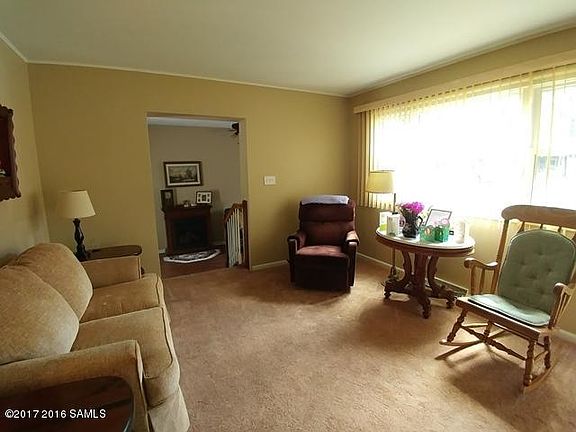 3rd image of 9 Hudson Dr