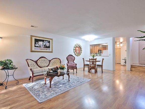 5th image of 551 Creekside Ln