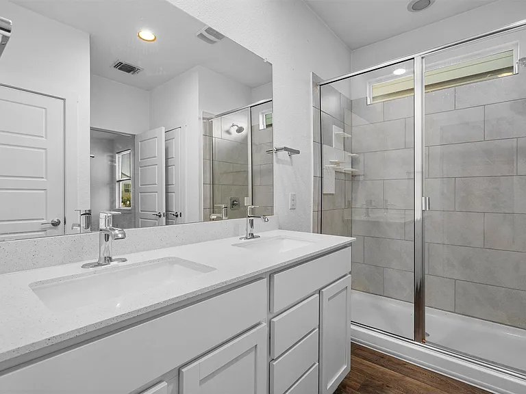 13513 Clerk St — Photo 15