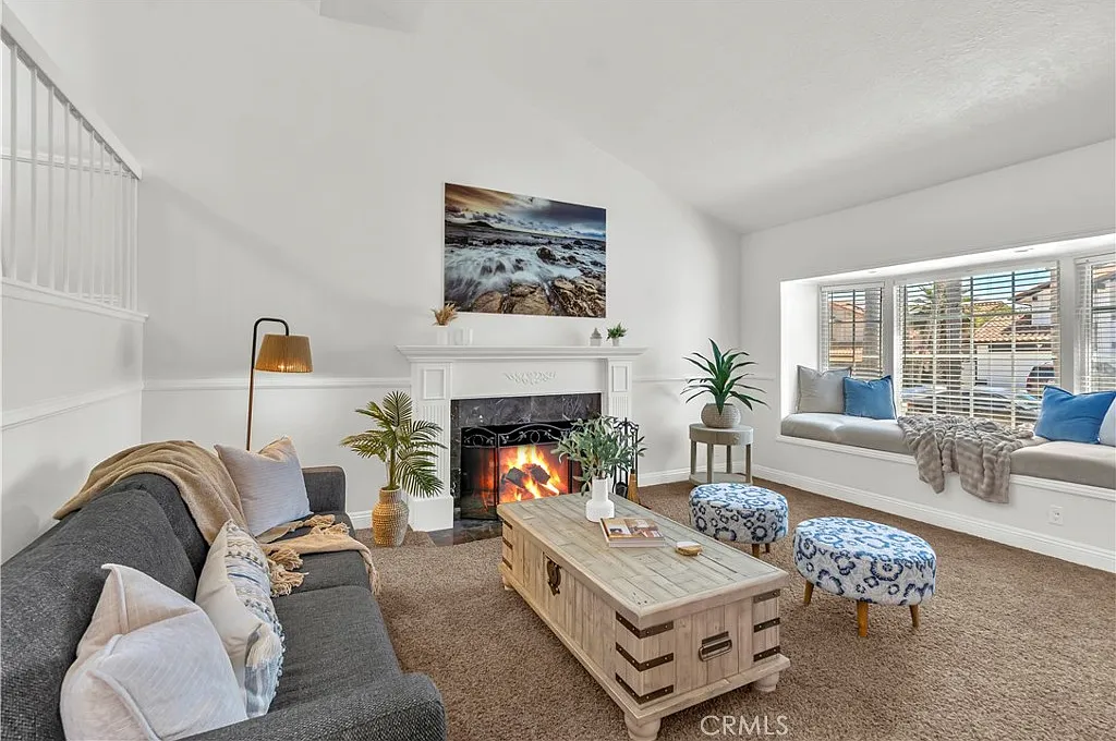 4 bed, 2574 sqft, $9,750 — Photo 2