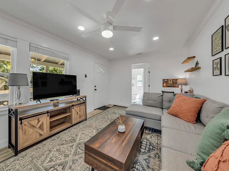 916 Poplar Ave — Photo 29