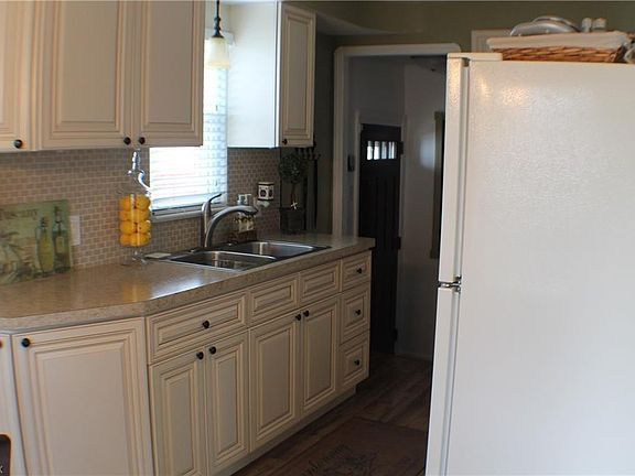 5th image of 7718 Dorothy Ave
