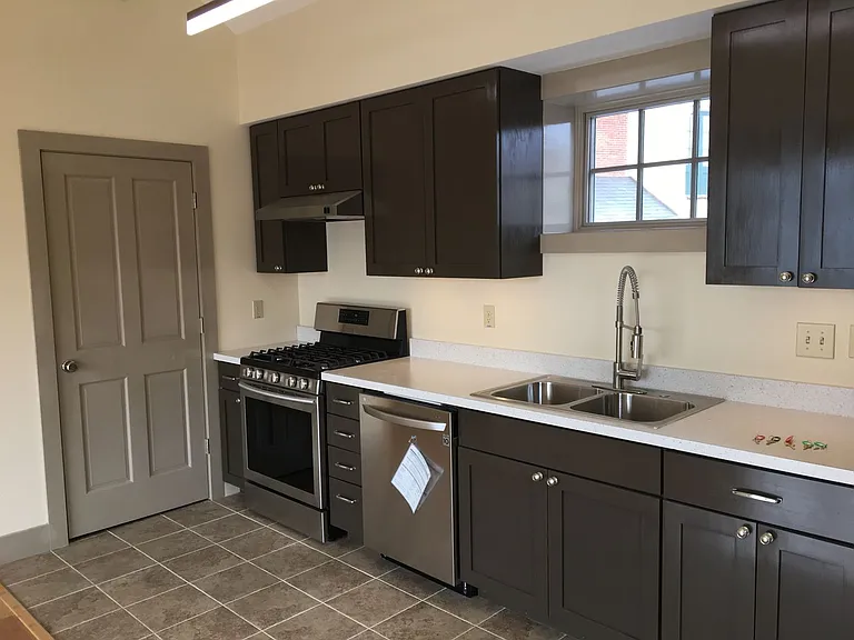 360-362 Main St — Photo 7