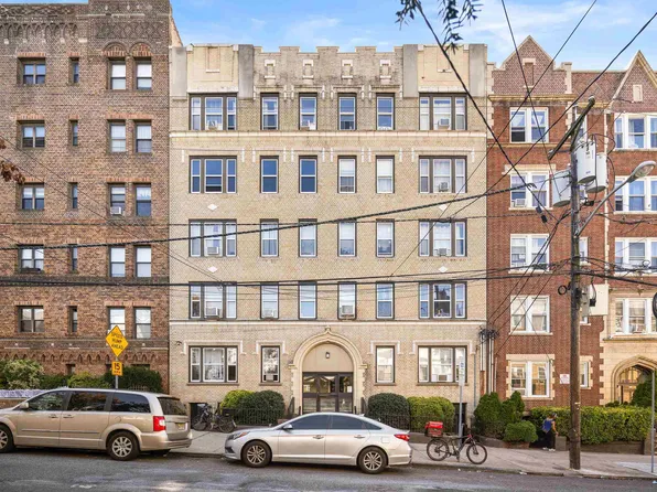 137 Kensington Avenue image 1 of 14