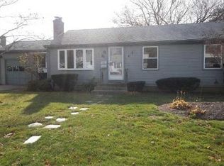 62 Longfellow Dr, Warwick, RI 02818