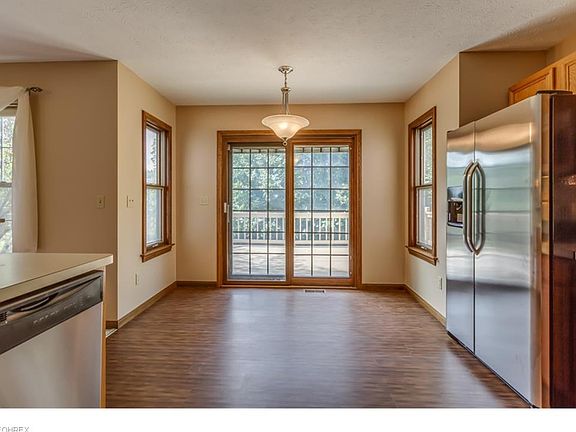 4th image of 950 Becker Ct