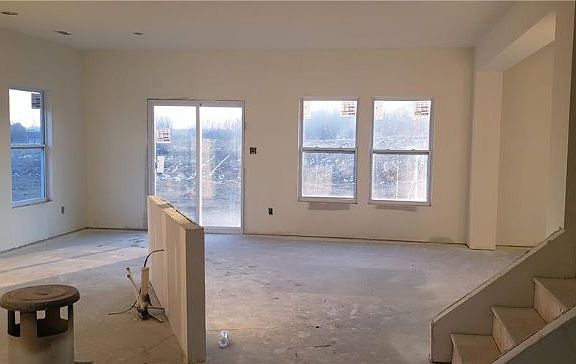 3rd image of 215 Lilly Ln