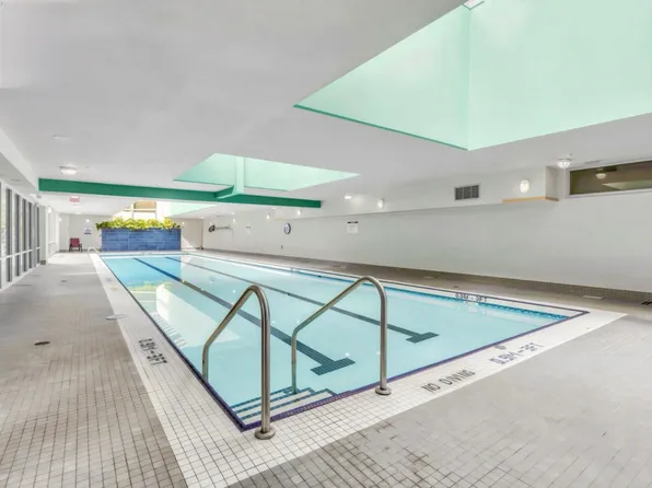 928 Richards St, Vancouver, BC V6B 6P6