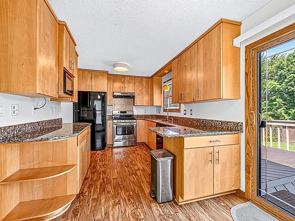 3rd image of 233 Sitka St