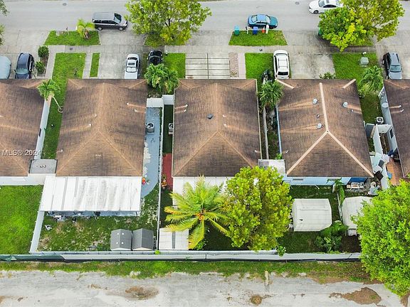 4th image of 404 NW 179th St