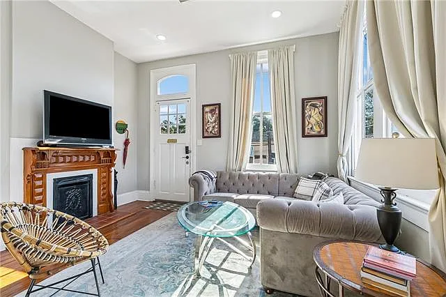 2 bed, 1.0 bath, 935 sqft, $3,200 — Photo 3
