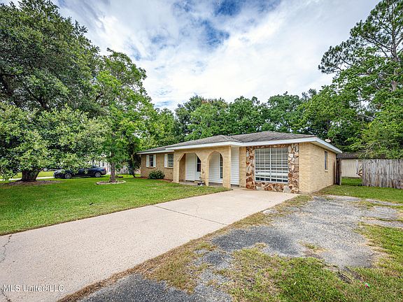 3rd image of 2840 Garden Dale Ave