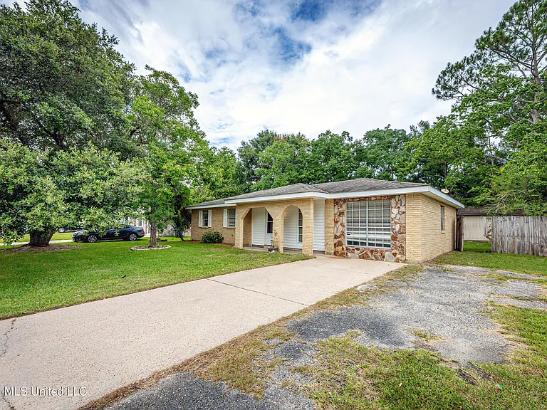 2840 Gardendale Ave — Photo 3