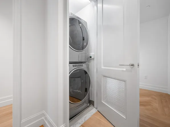 301 East 81st Street image 21 of 31