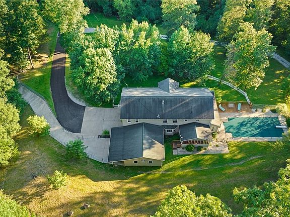 3rd image of 395 Jesterville Rd